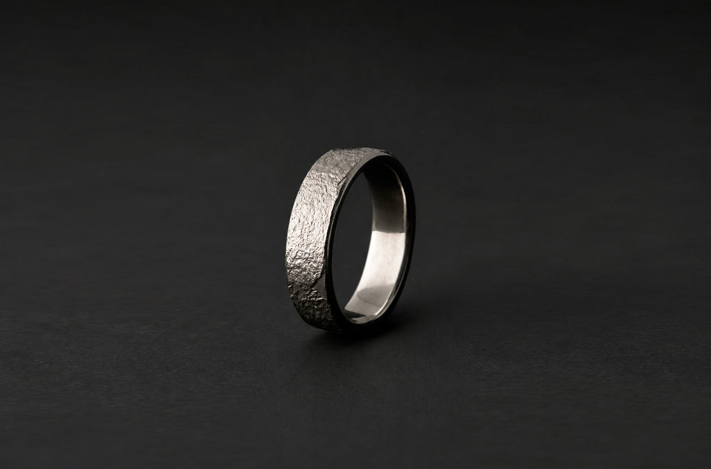 TEXTURED BAND | 19K WHITE GOLD