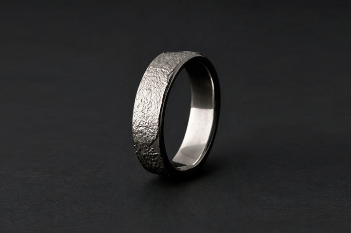 TEXTURED BAND | 19K WHITE GOLD