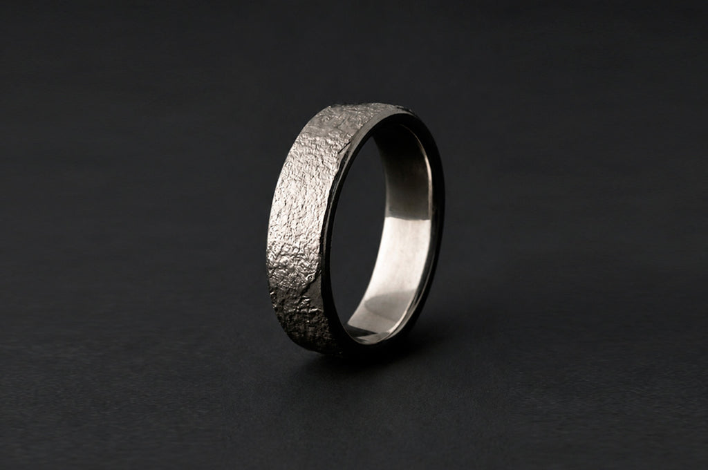 TEXTURED BAND | 19K WHITE GOLD
