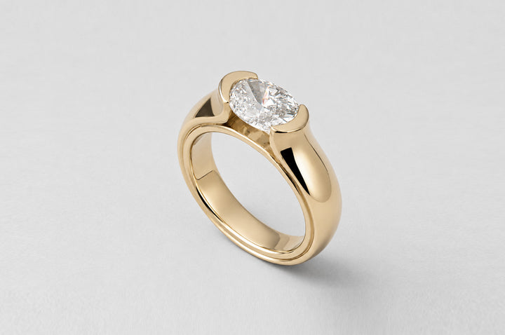 OVAL DIAMOND SOLITAIRE | YELLOW GOLD