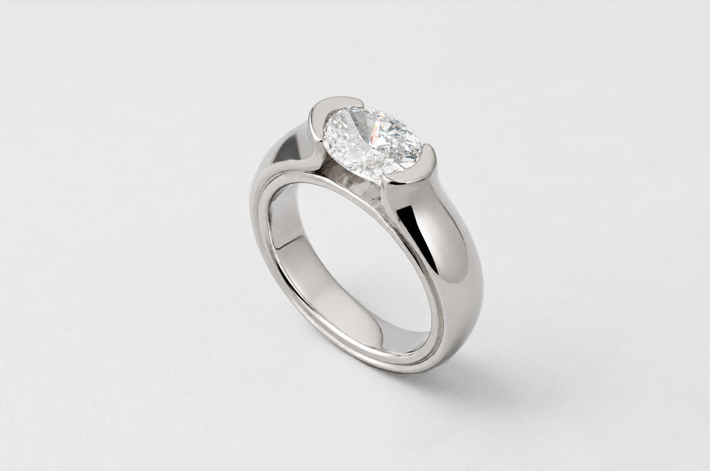 OVAL DIAMOND SOLITAIRE | 19K WHITE GOLD