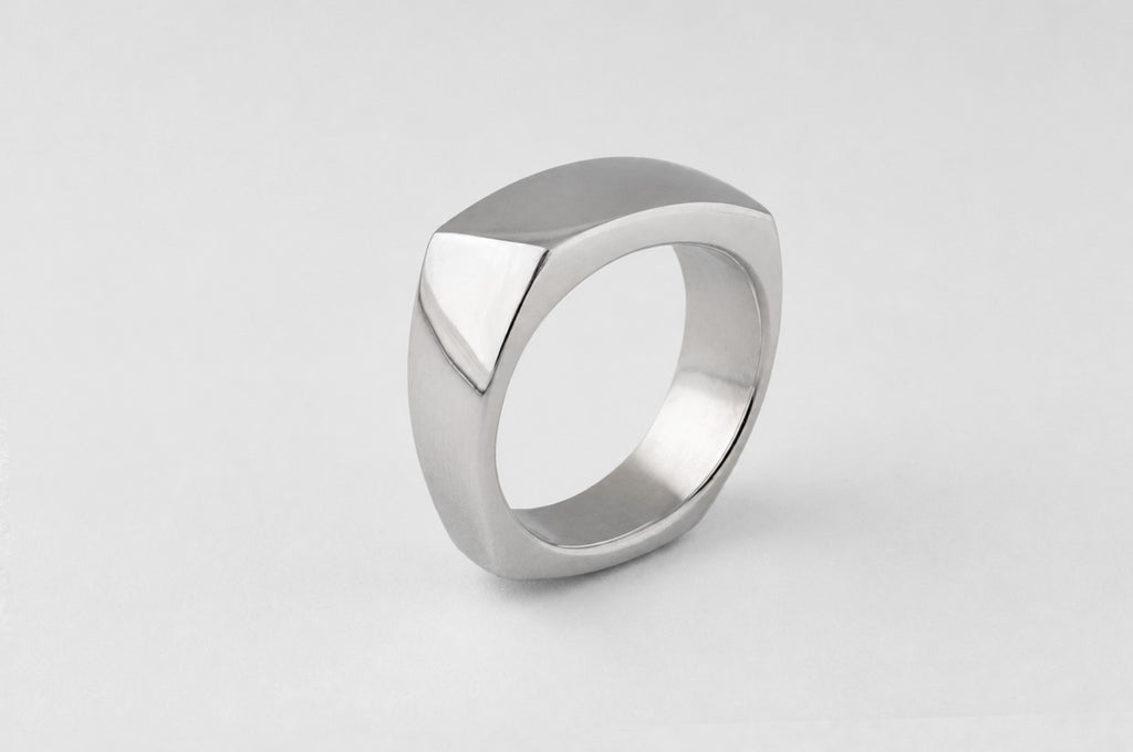 ASYMETRICAL BAND | 19K WHITE GOLD