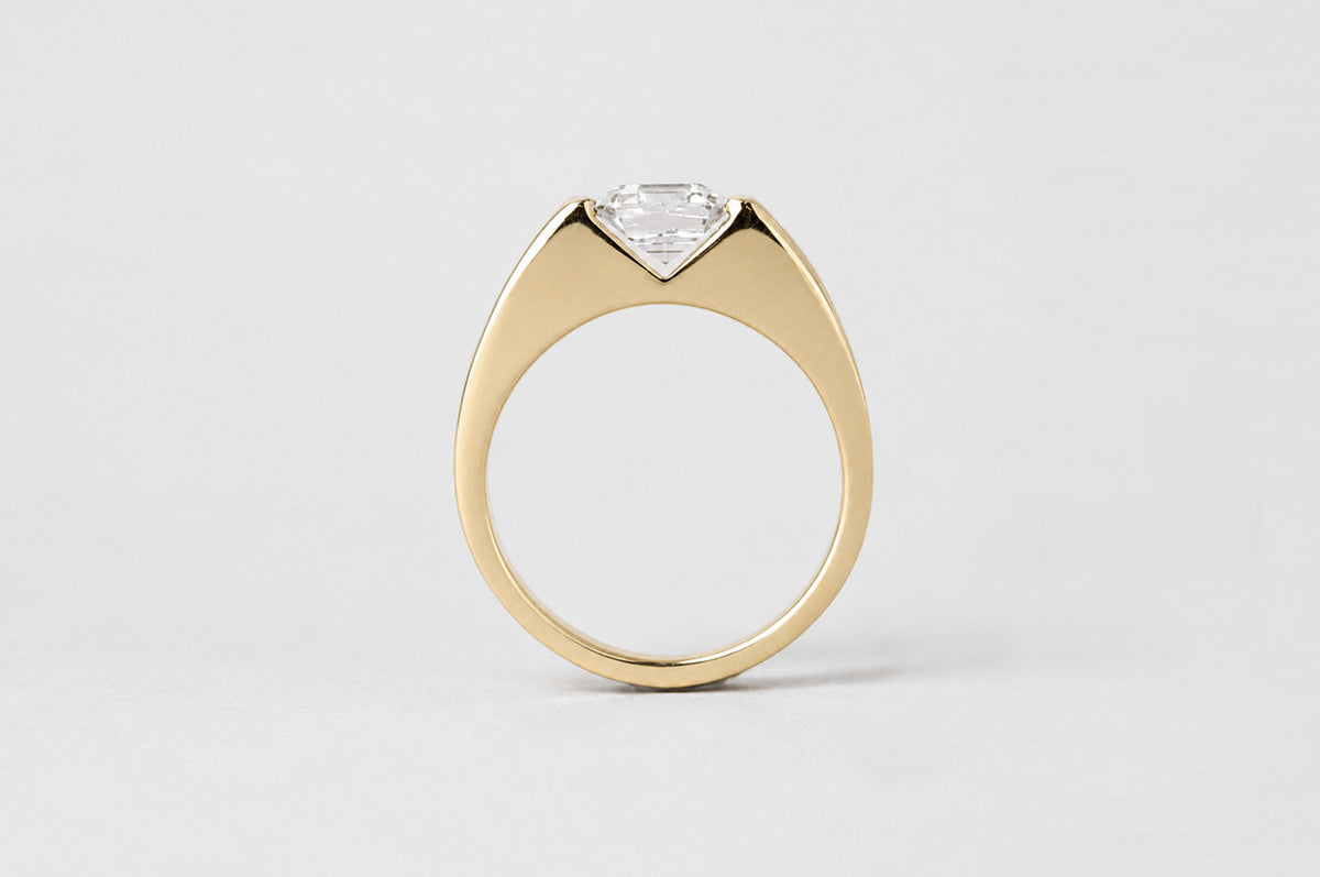 EMERALD CUT DIAMOND RING | YELLOW GOLD