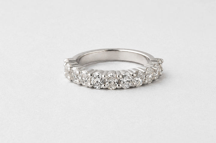 OVAL DIAMOND BAND | 19K WHITE GOLD