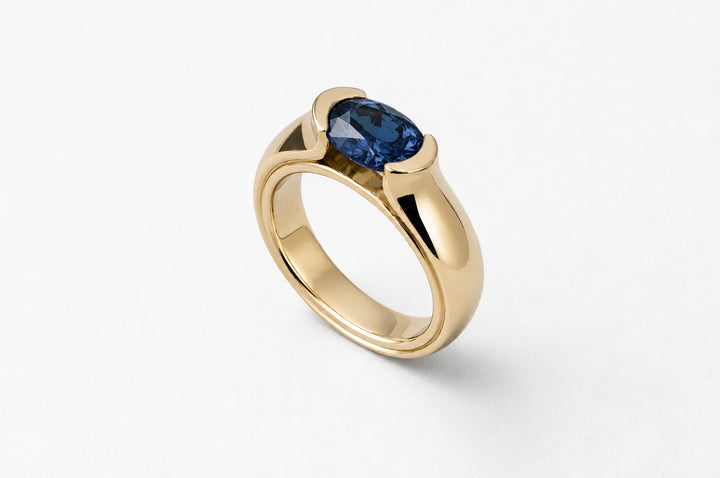 OVAL SAPPHIRE SOLITAIRE