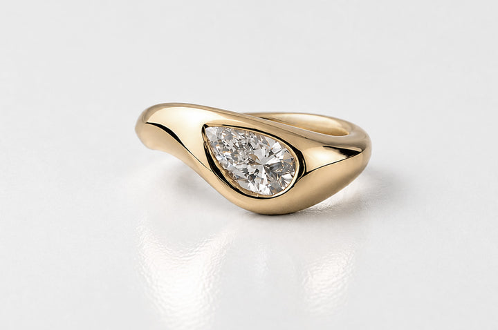 PEAR DIAMOND SOLITAIRE | YELLOW GOLD